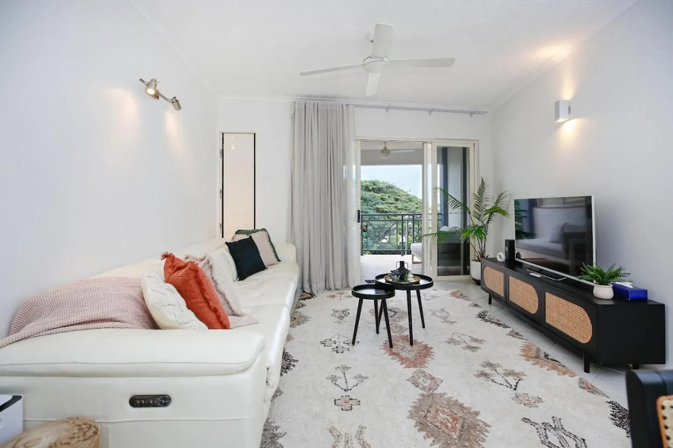 Tropical Comfort Pool And Stunning Esplanade Cairns 0*,