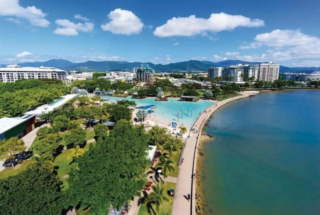 Tropical Comfort Pool And Stunning Esplanade Кэрнс